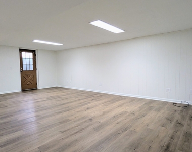 330 S Oak Street - Photo Thumbnail 13