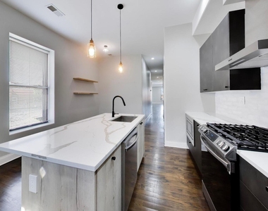 3330 S Indiana Avenue - Photo Thumbnail 9