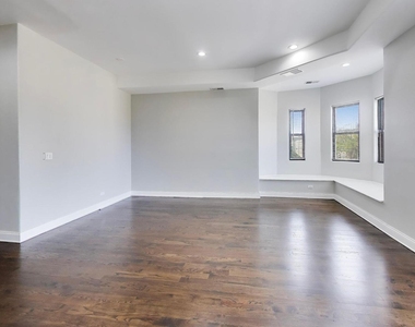 3330 S Indiana Avenue - Photo Thumbnail 6