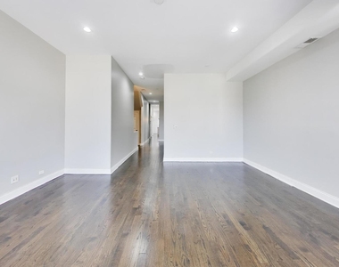 3330 S Indiana Avenue - Photo Thumbnail 5
