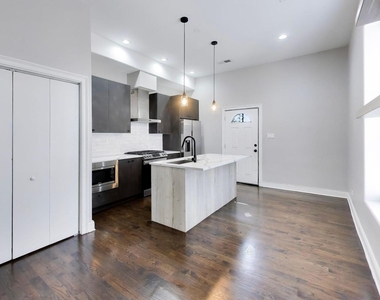 3330 S Indiana Avenue - Photo Thumbnail 7