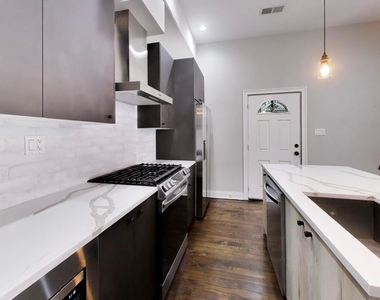 3330 S Indiana Avenue - Photo Thumbnail 10