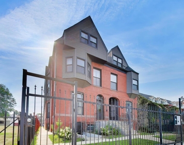 3330 S Indiana Avenue - Photo Thumbnail 2
