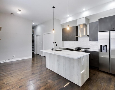3330 S Indiana Avenue - Photo Thumbnail 8
