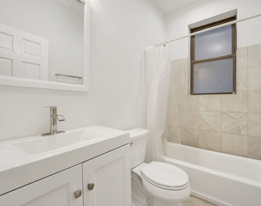 1010 W Dakin Street - Photo Thumbnail 3