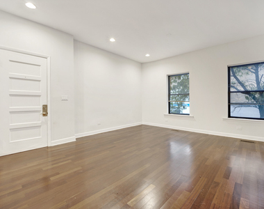 1010 W Dakin Street - Photo Thumbnail 8