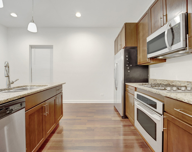 1010 W Dakin Street - Photo Thumbnail 2
