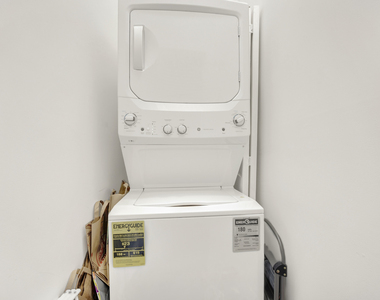 1006 W Dakin Street - Photo Thumbnail 9