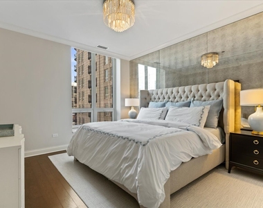 10 E Delaware Place - Photo Thumbnail 14
