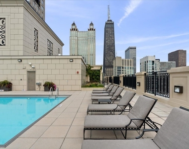 10 E Delaware Place - Photo Thumbnail 27