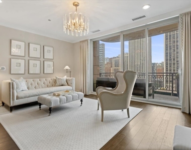 10 E Delaware Place - Photo Thumbnail 8