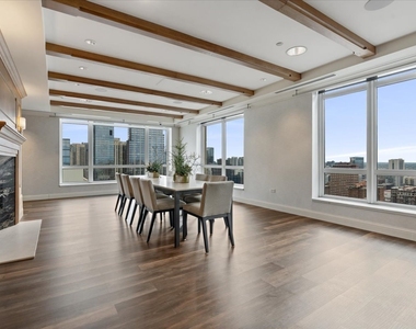 10 E Delaware Place - Photo Thumbnail 22