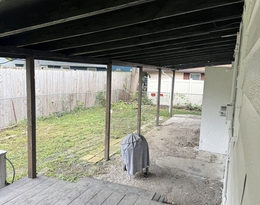 1306 E Green Street - Photo Thumbnail 10