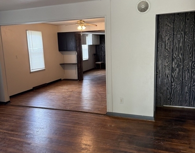 1306 E Green Street - Photo Thumbnail 3