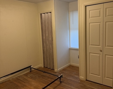 1306 E Green Street - Photo Thumbnail 16