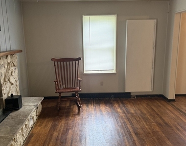 1306 E Green Street - Photo Thumbnail 4
