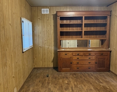 1306 E Green Street - Photo Thumbnail 13