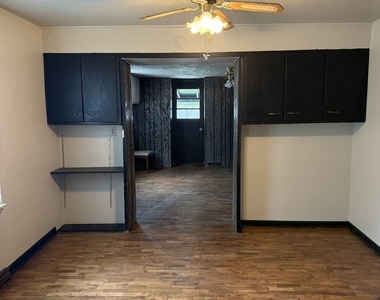 1306 E Green Street - Photo Thumbnail 6