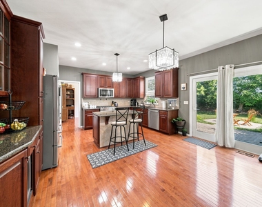 37061 N Bonnie Brae Road - Photo Thumbnail 8