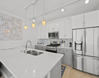 860 W Blackhawk Street - Photo Thumbnail 7