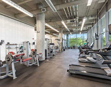 860 W Blackhawk Street - Photo Thumbnail 17