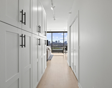 860 W Blackhawk Street - Photo Thumbnail 15