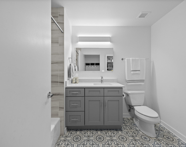 860 W Blackhawk Street - Photo Thumbnail 13
