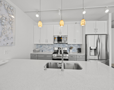 860 W Blackhawk Street - Photo Thumbnail 8