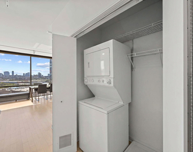 860 W Blackhawk Street - Photo Thumbnail 16