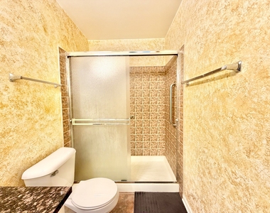 2820 N Greenwood Avenue - Photo Thumbnail 7