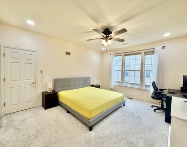 2820 N Greenwood Avenue - Photo Thumbnail 26