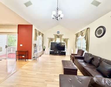 2820 N Greenwood Avenue - Photo Thumbnail 21