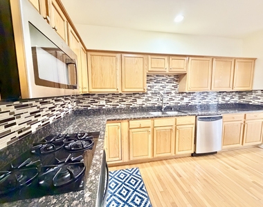 2820 N Greenwood Avenue - Photo Thumbnail 14