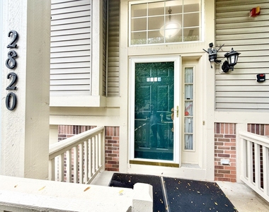 2820 N Greenwood Avenue - Photo Thumbnail 3