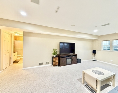 2820 N Greenwood Avenue - Photo Thumbnail 4