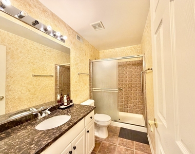 2820 N Greenwood Avenue - Photo Thumbnail 8