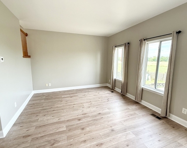 388 Richmond Drive - Photo Thumbnail 8