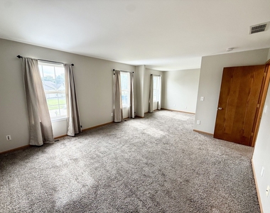388 Richmond Drive - Photo Thumbnail 12
