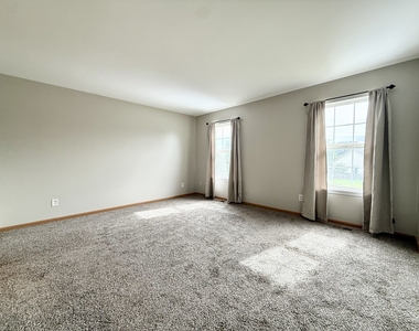 388 Richmond Drive - Photo Thumbnail 14