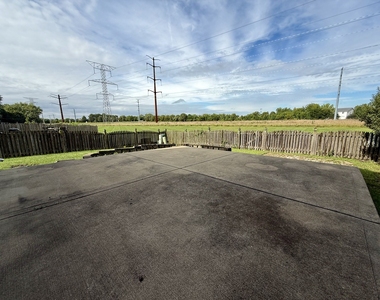 388 Richmond Drive - Photo Thumbnail 28