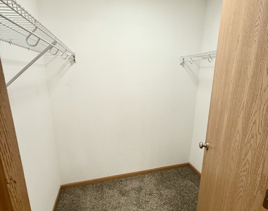 388 Richmond Drive - Photo Thumbnail 16