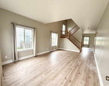 388 Richmond Drive - Photo Thumbnail 4