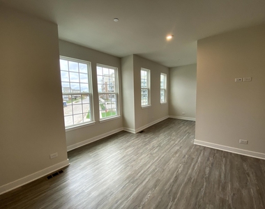 772 Weller Drive - Photo Thumbnail 8