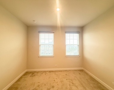 772 Weller Drive - Photo Thumbnail 16
