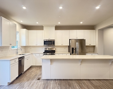 772 Weller Drive - Photo Thumbnail 2