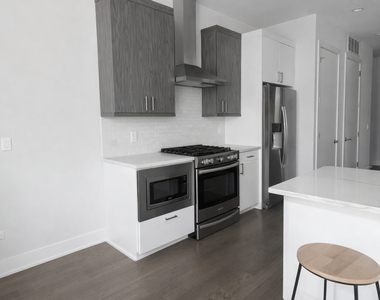 2217 W Madison Street - Photo Thumbnail 4