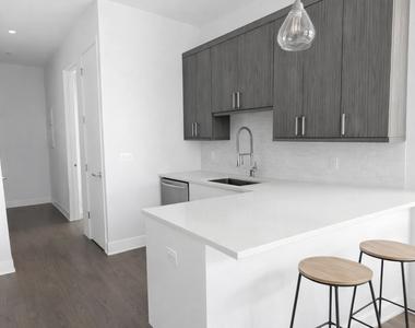 2217 W Madison Street - Photo Thumbnail 2