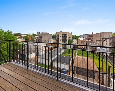2217 W Madison Street - Photo Thumbnail 9