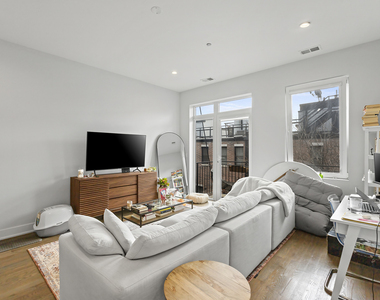2217 W Madison Street - Photo Thumbnail 5