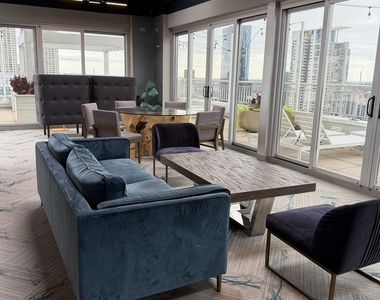 180 N Jefferson Street - Photo Thumbnail 15